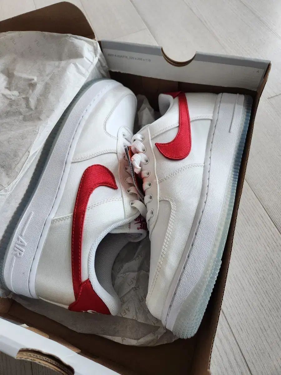 ナイキ エアフォース1 白赤 スウッシュ