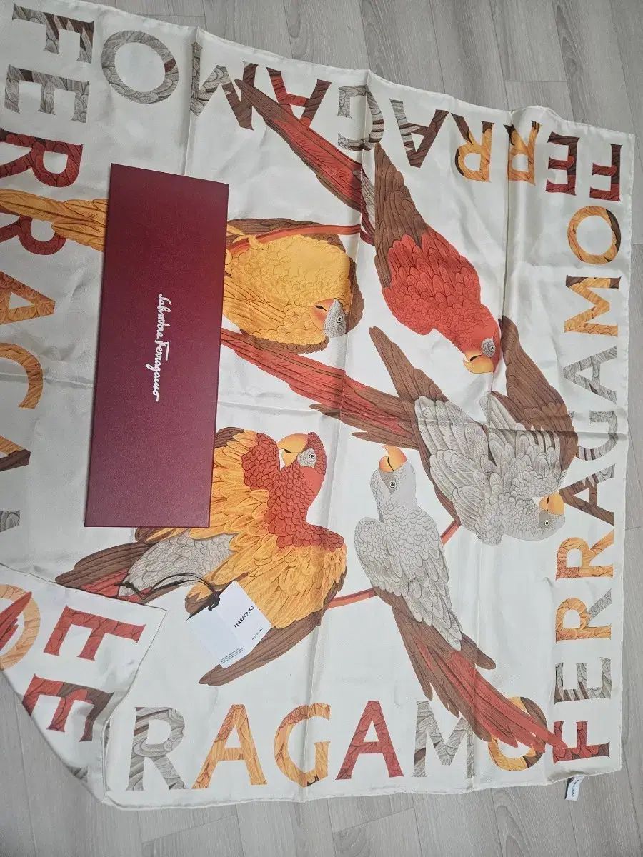 FERRAGAMO フェラガモ スカーフ シルクスカーフ ♥