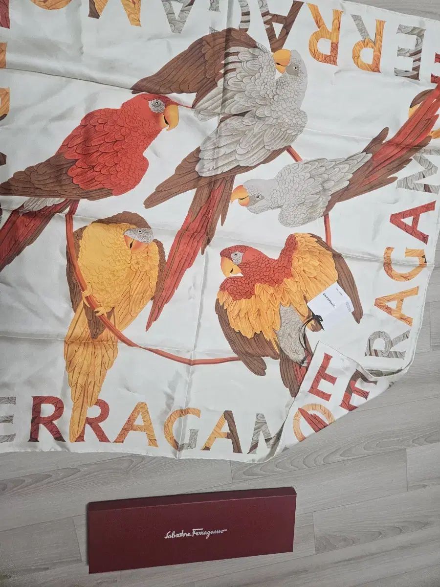 FERRAGAMO フェラガモ スカーフ シルクスカーフ ♥