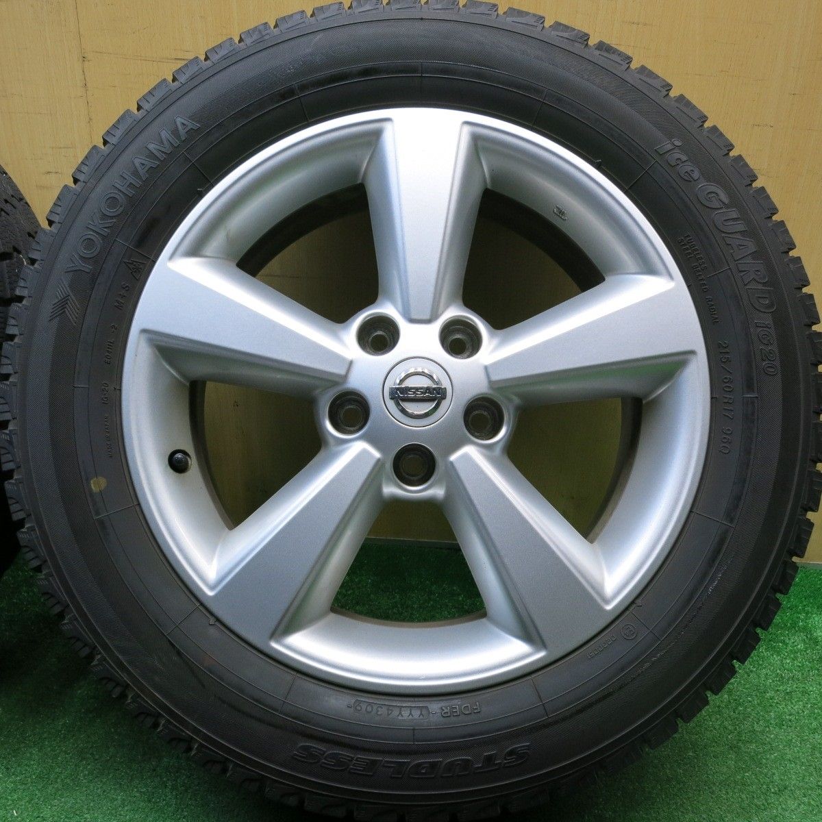バリ溝 キレイ 9分 日産 デュアリス 215 60 R 17 スタッドレス ヨコハマ アイスガード iG 20 17インチ PCD 114 3 5 H ス