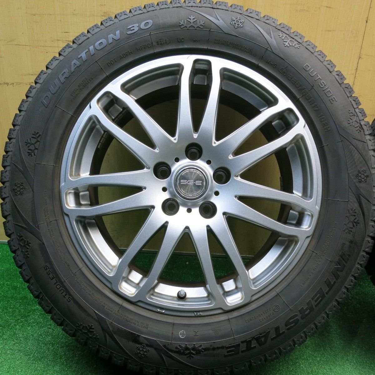 【美品！】225/65R17 スタッドレス【バリ溝】 美品 225/65 R17 17インチスタッドレスホイールセット バリ溝 ハリアー