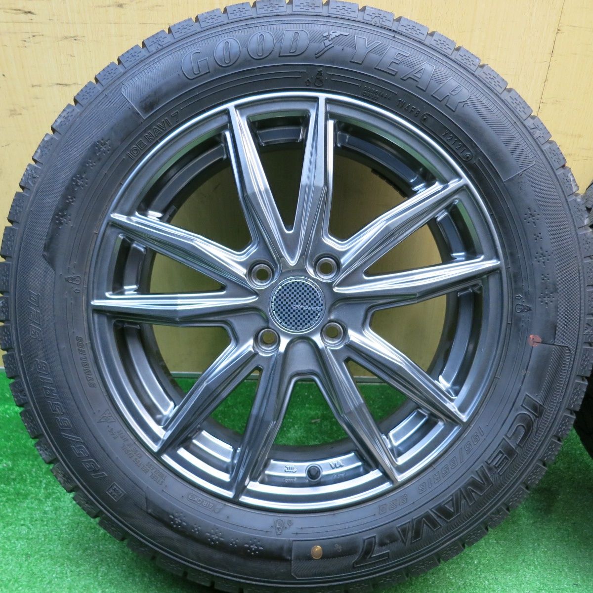 バリ溝！21年！9.5分以上☆スタッドレス 195/65R16 グッドイヤー
