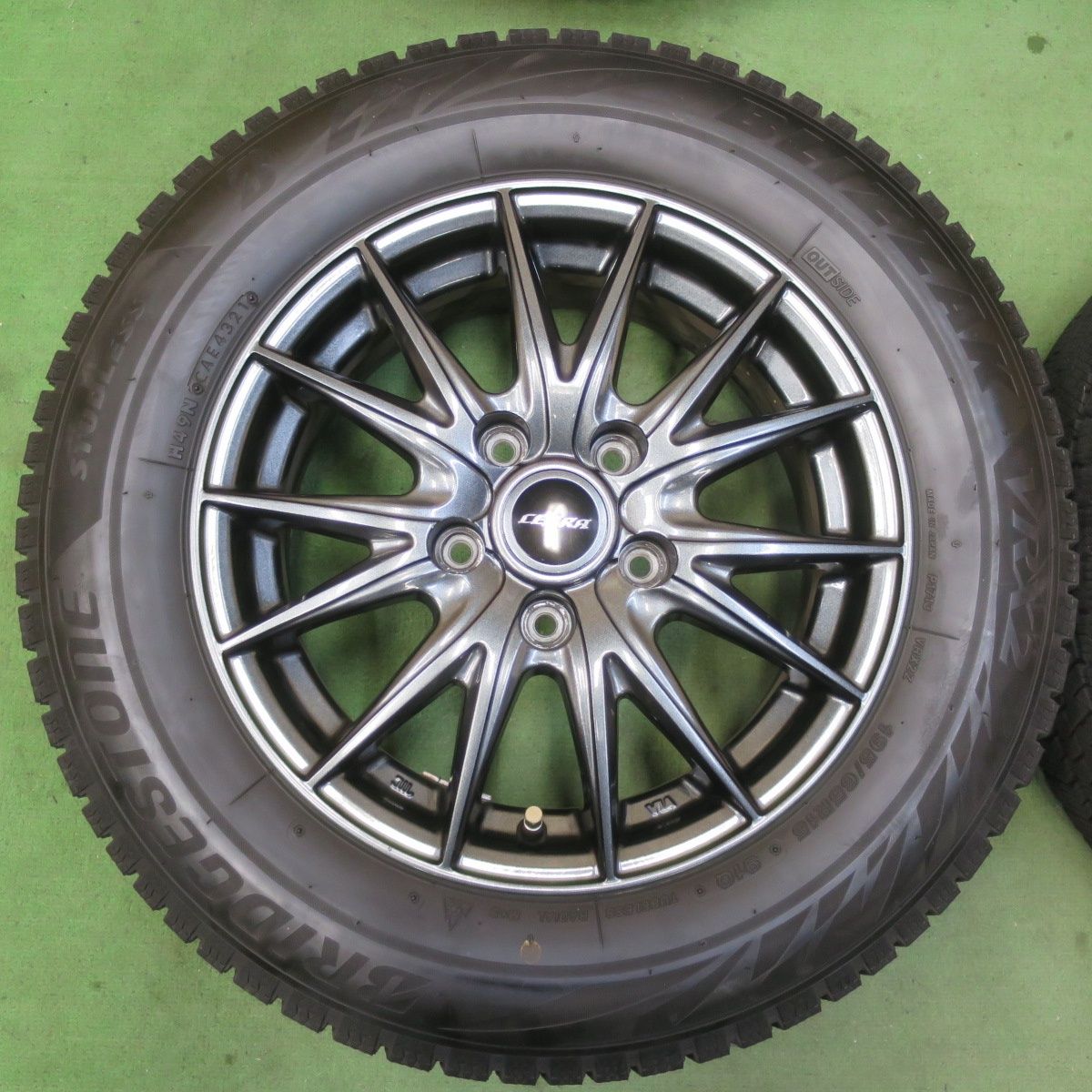 バリ溝　美品　22年製　ブリヂストン　スタッドレスタイヤ　195/65R15 バリ溝！21年！キレイ！8.5分☆スタッドレス 195/65R15 ブリヂストン