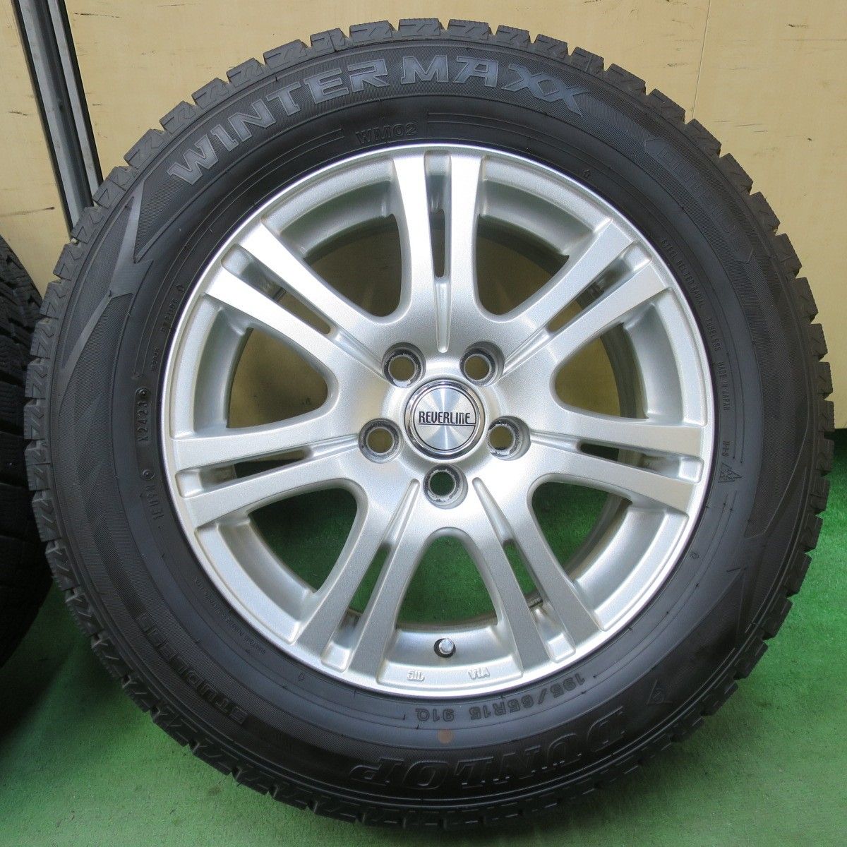 バリ溝！23年！9.5分☆プリウス 等 195/65R15 スタッドレス ダンロップ