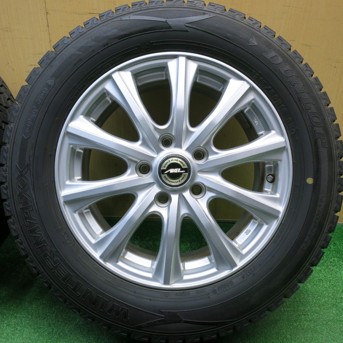 バリ溝 21年 キレイ 9 5分 スタッドレス 215 60 R 16 ダンロップ ウインターマックス WM 02 AXEL Four アクセル フォー 16インチ PCD 114 3 5 H ス
