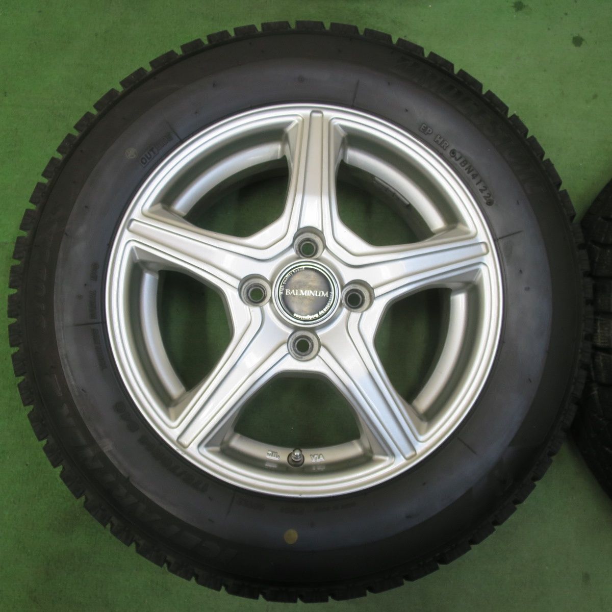 早い者勝ち価格！ BALMINUM 14インチ バリ溝 スタッドレスタイヤ付き バリ溝！22年！9分☆スタッドレス 175/70R14 ブリヂストン アイス