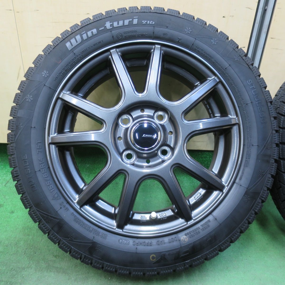バリ溝 24年 キレイ ほぼ10分 スタッドレス 155 65 R 14 ハイフライ Win turi 216 EMBELY S 10 エンベリー 14インチ PCD 100 4 H 5122306イス