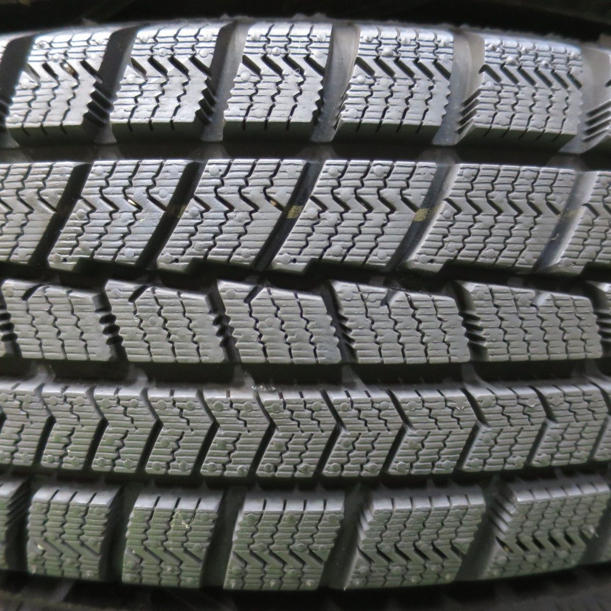  バリ溝 24年 キレイ ほぼ10分 スタッドレス 155 65 R 14 ハイフライ Win turi 216 EMBELY S 10 エンベリー 14インチ PCD 100 4 H 5122306イス 14インチ タイヤ ホイールセット