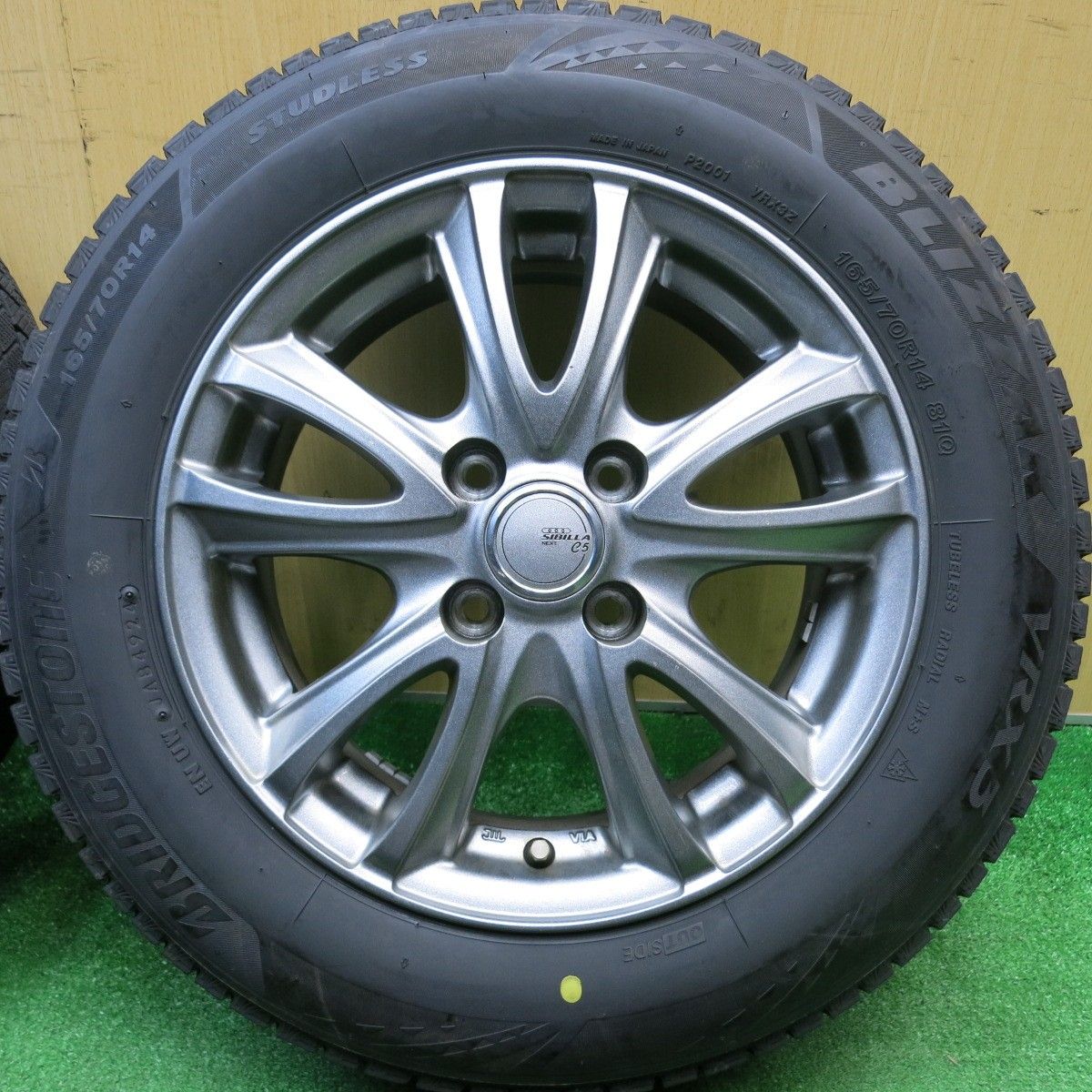 バリ溝！24年！9.5分以上☆スタッドレス 165/70R14 ブリヂストン