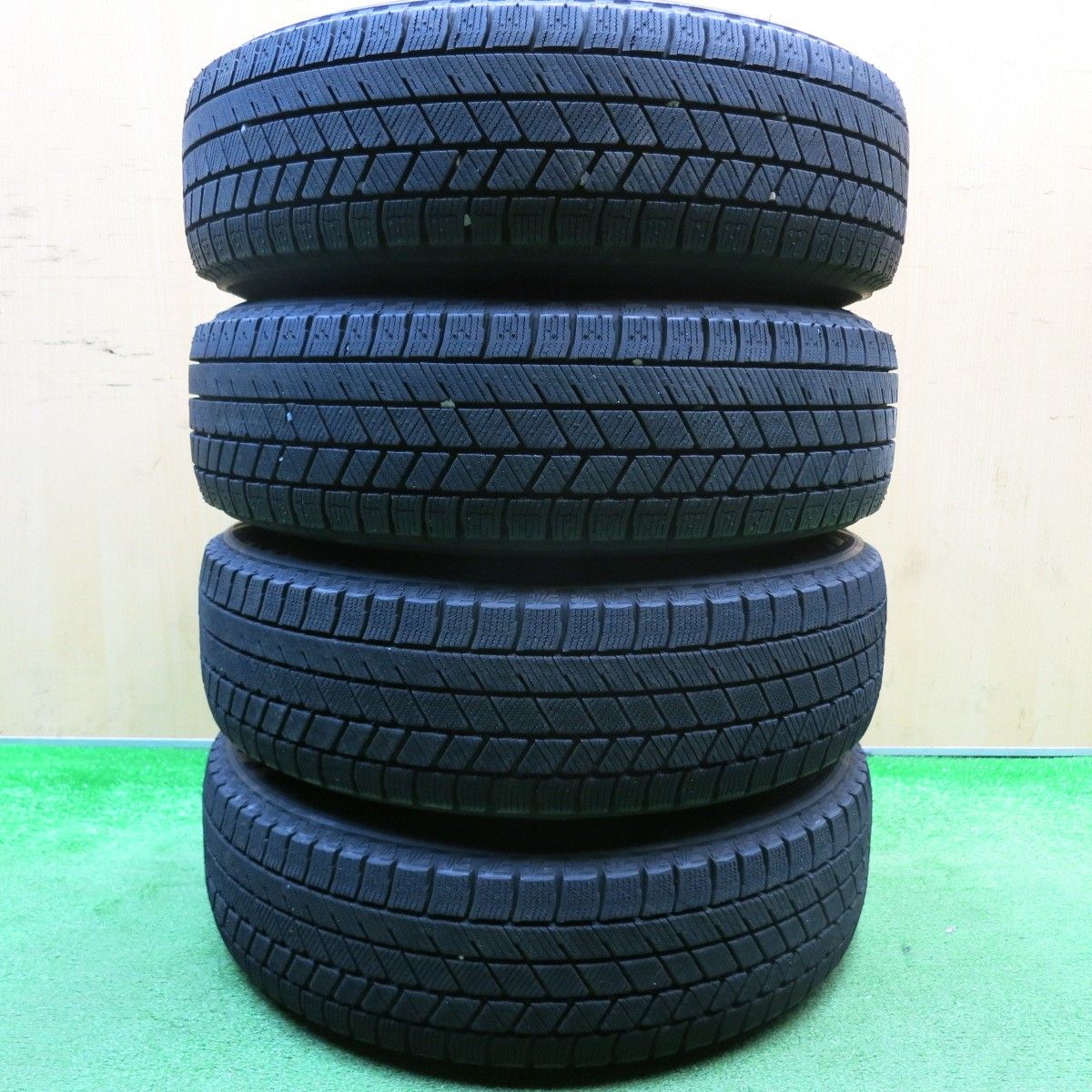 バリ溝！24年！9.5分以上☆スタッドレス 165/70R14 ブリヂストン 