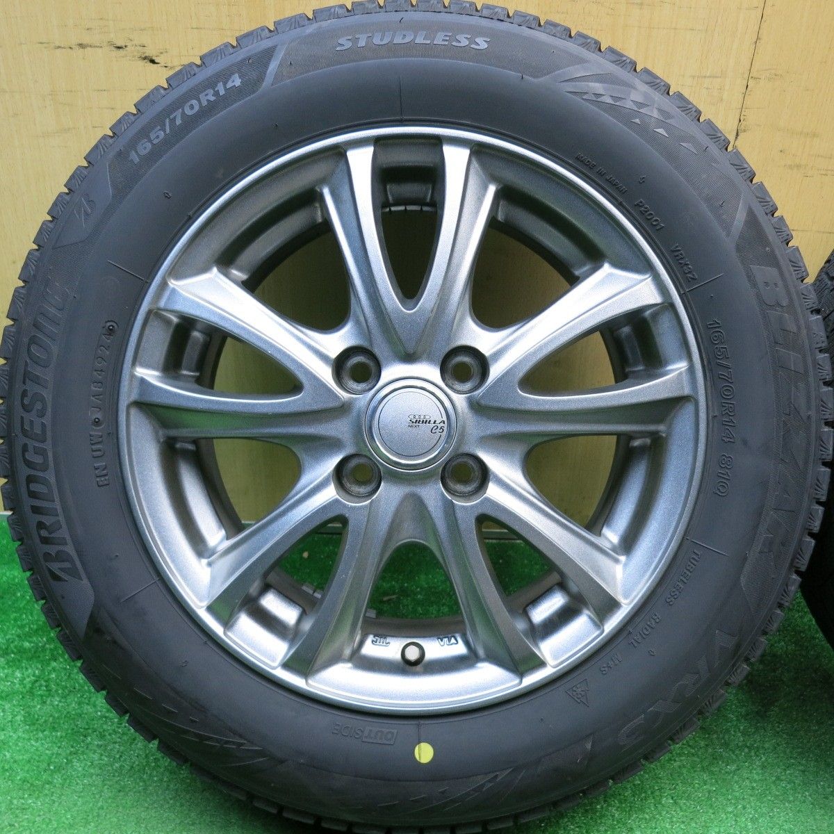 バリ溝！24年！9.5分以上☆スタッドレス 165/70R14 ブリヂストン