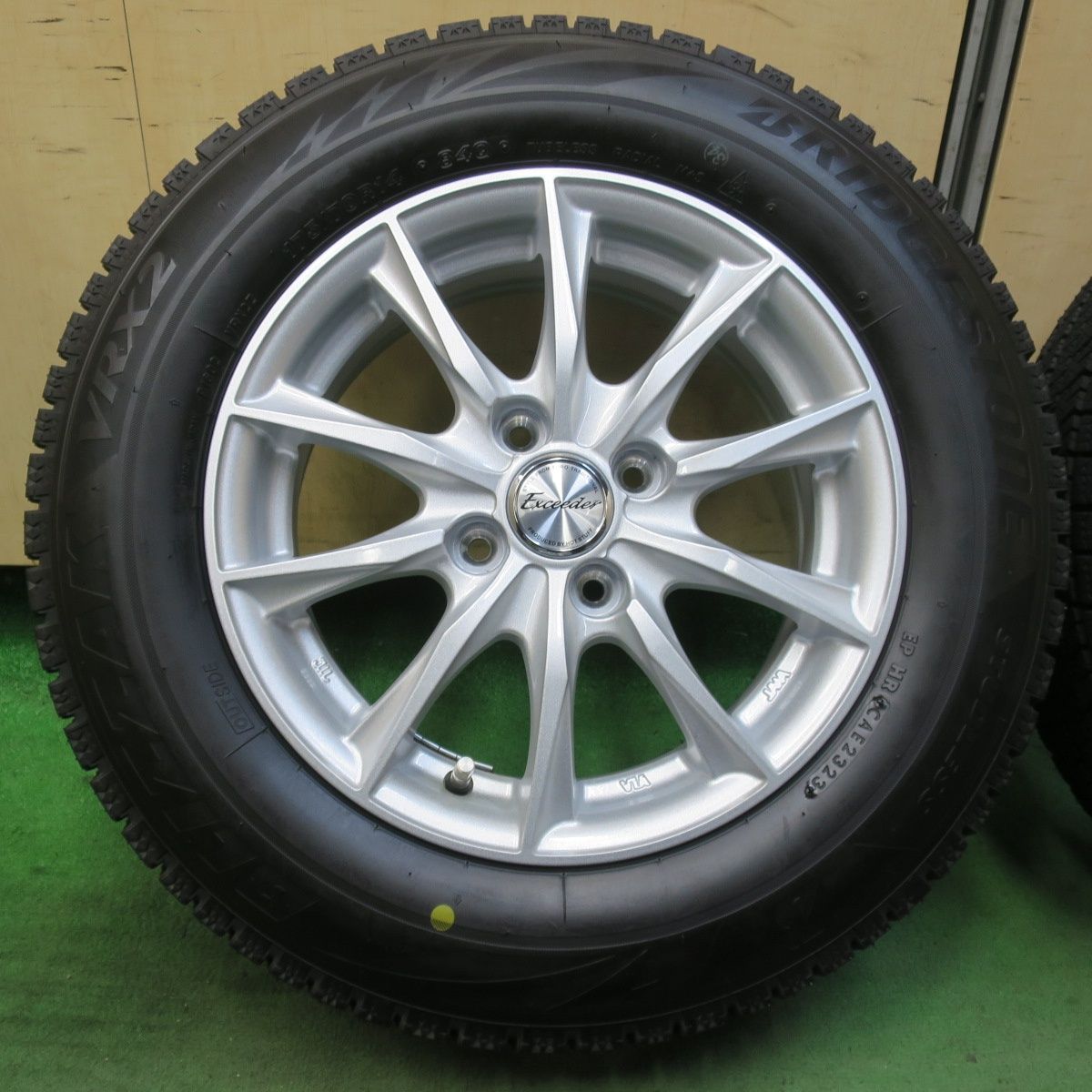 ほぼ♥ 23年 スタッドレス 175 70 R 14 ブリヂストン ブリザック VRX 2 Exceeder エクシーダー 14インチ PCD 100 4 H 5122304イス