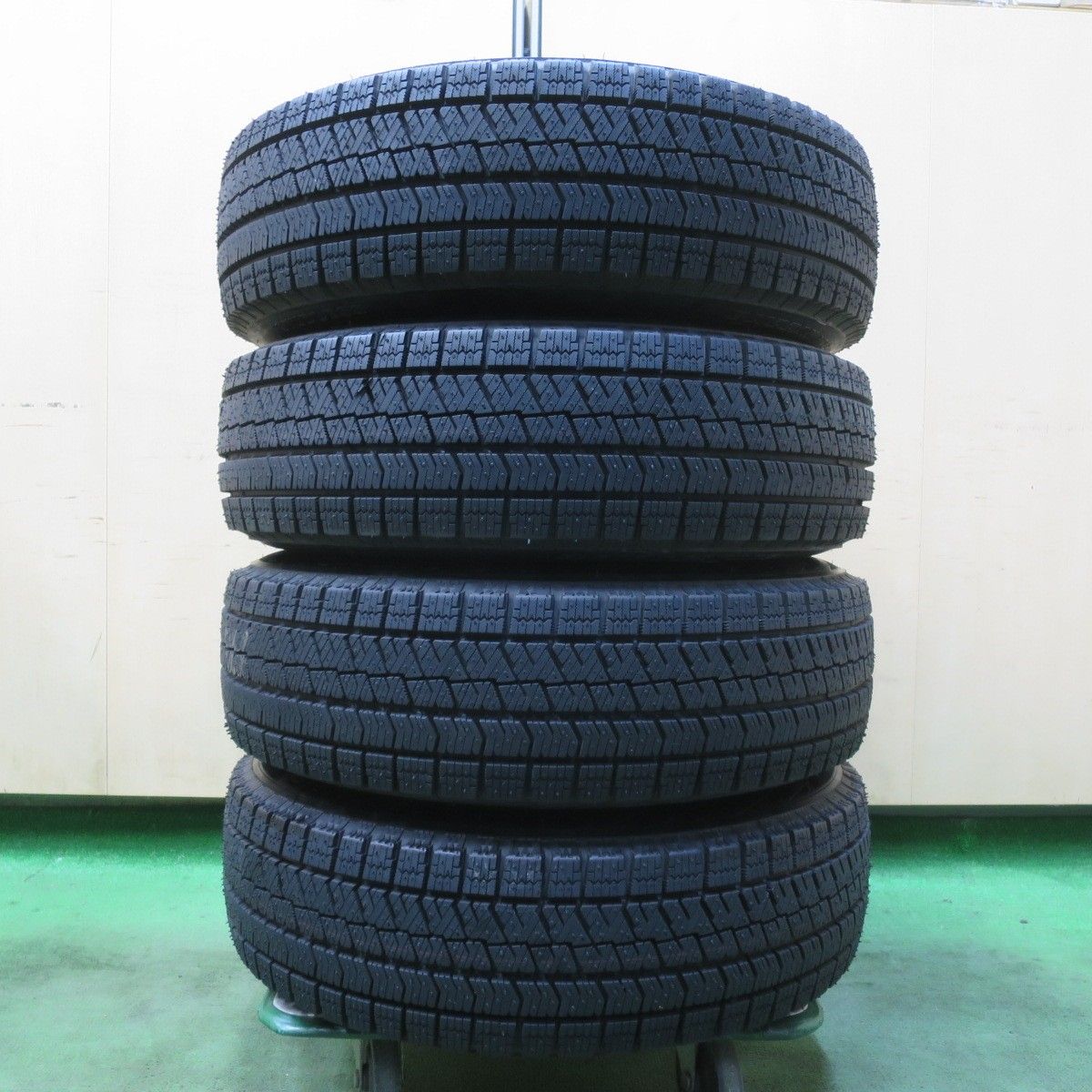  ほぼ♥ 23年 スタッドレス 175 70 R 14 ブリヂストン ブリザック VRX 2 Exceeder エクシーダー 14インチ PCD 100 4 H 5122304イス 14インチ タイヤ ホイールセット