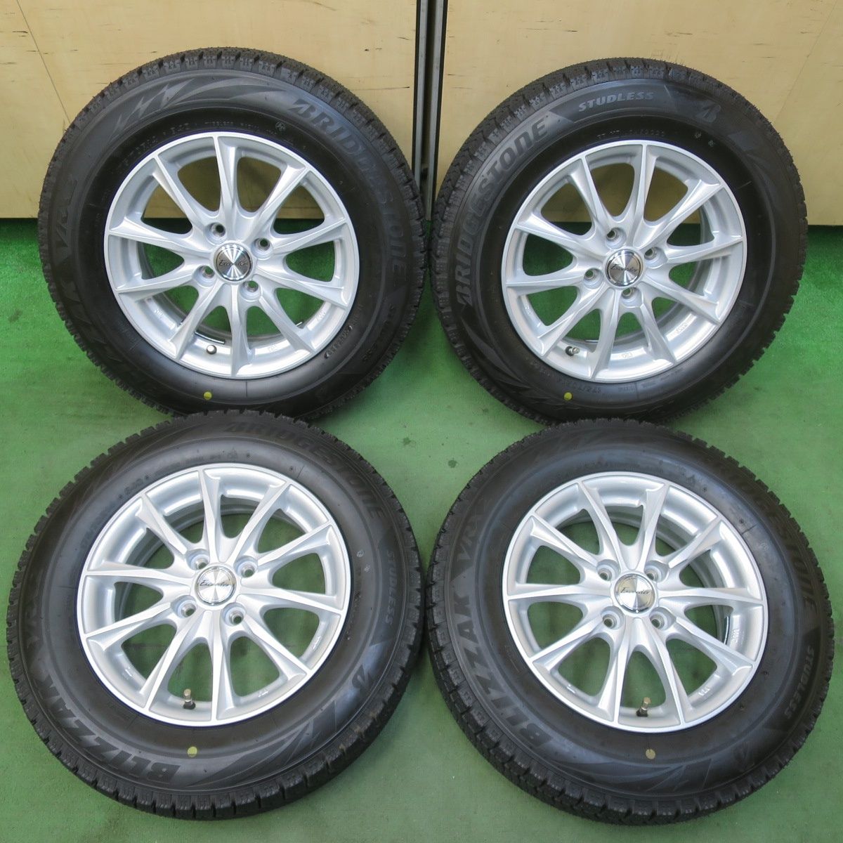 ほぼ♥ 23年 スタッドレス 175 70 R 14 ブリヂストン ブリザック VRX 2 Exceeder エクシーダー 14インチ PCD 100 4 H 5122304イス