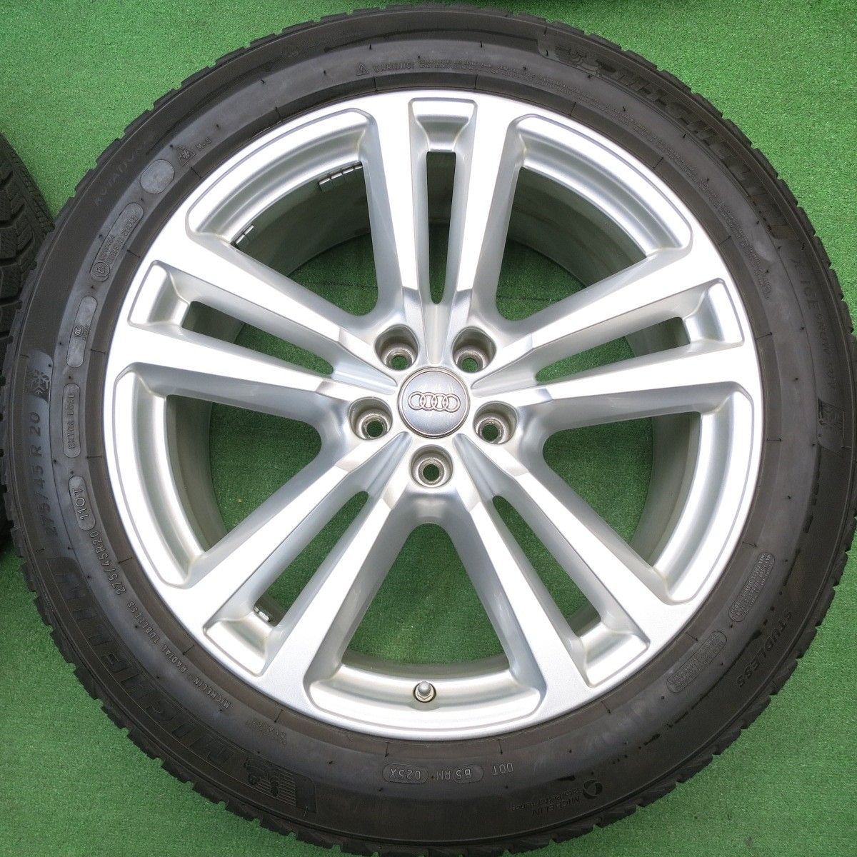 バリ溝！キレイ！8.5分☆アウディ Q7 純正 275/45R20 スタッドレス 