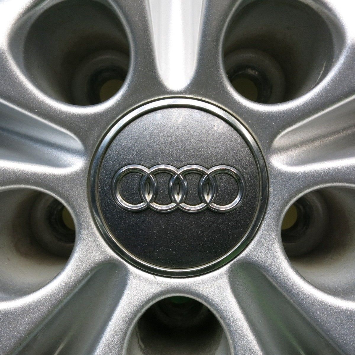 バリ溝！キレイ！8.5分☆アウディ Q7 純正 275/45R20 スタッドレス 
