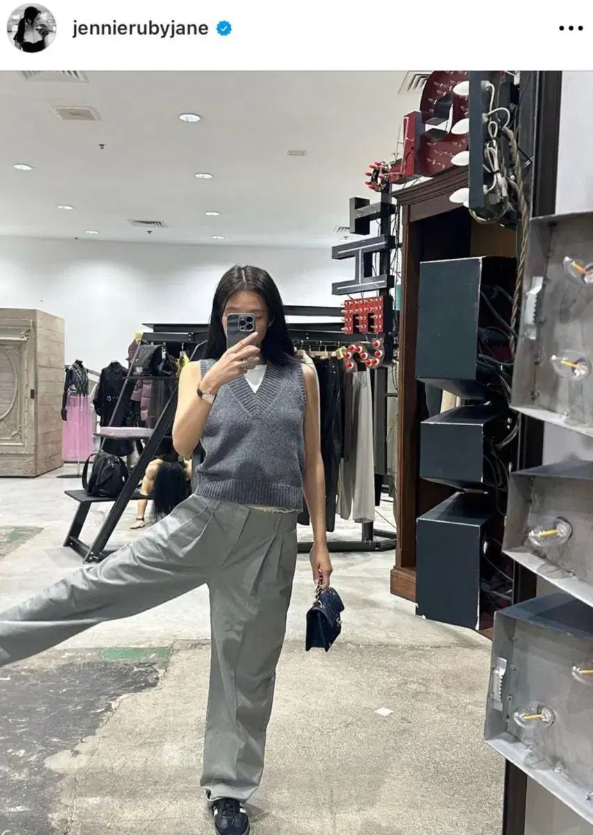 グローブ ボーイ ピンタック パンツ ジェニ着用