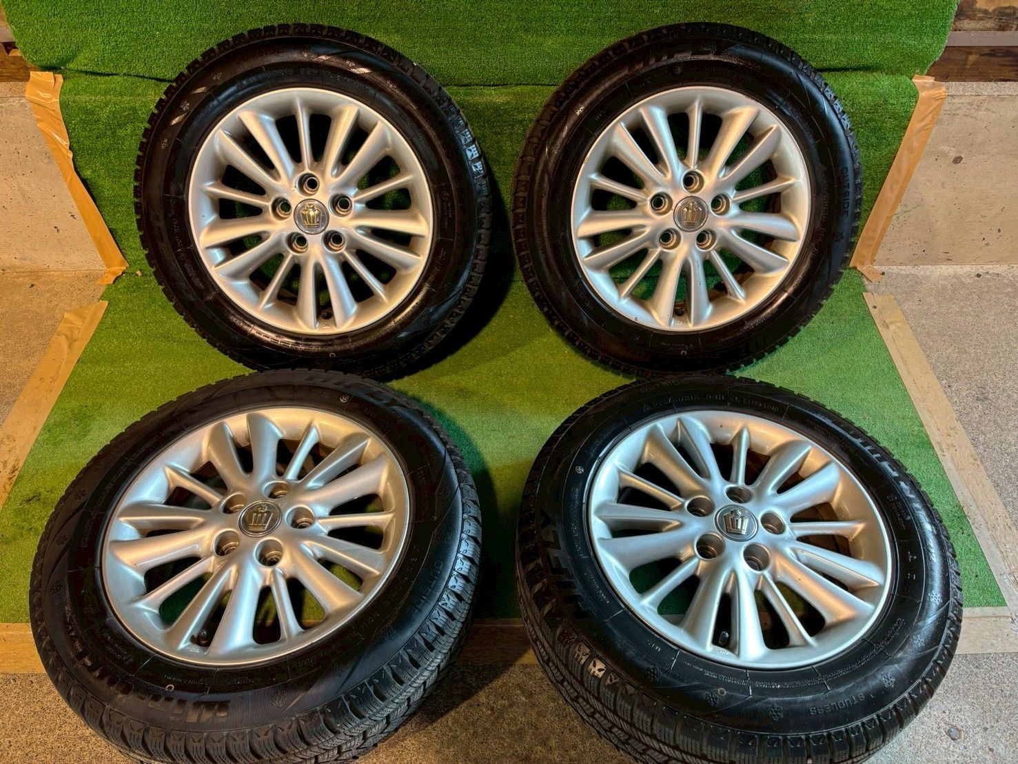 ☆トヨタ クラウン GRS200 スタッドレスタイヤ純正ホイールセット 215