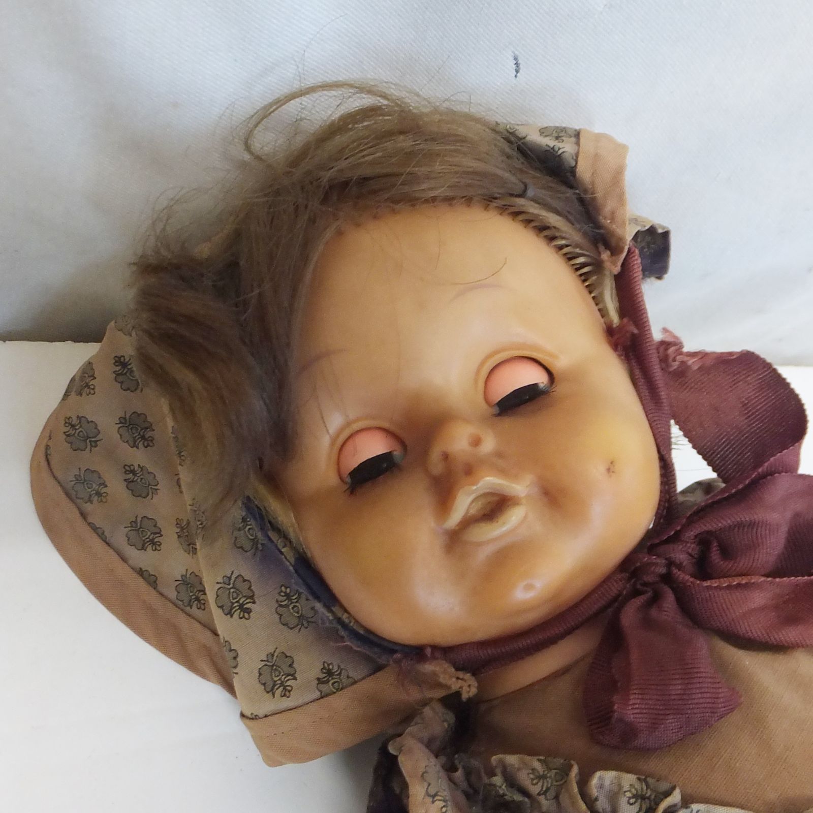 アンティーク 寝かせると目をつぶる人形