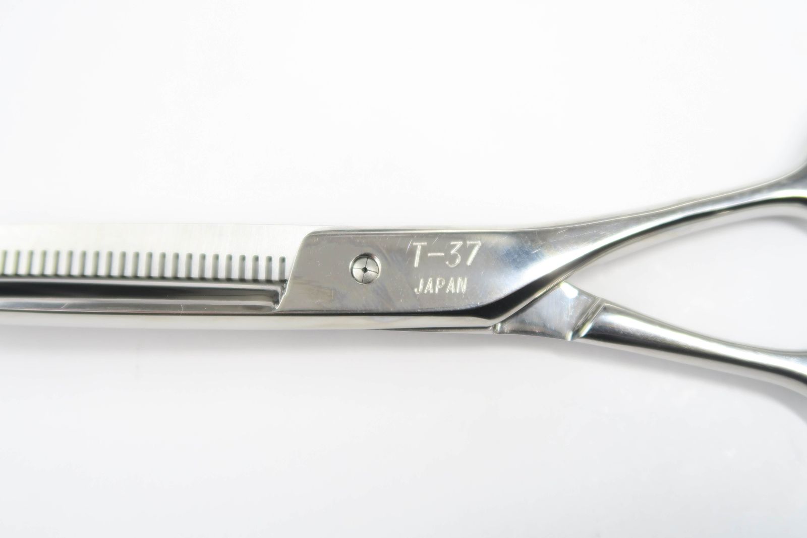 Cランク【光シザー HIKARI ヒカリ】 T-37 セニング 美容師・理容師 5.7