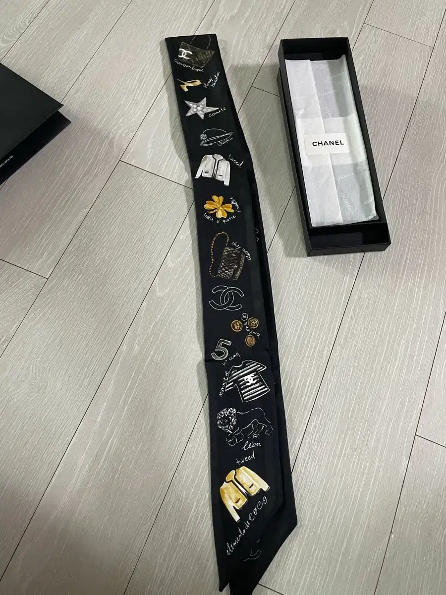 シャネル シグネチャー ツイリー 25年