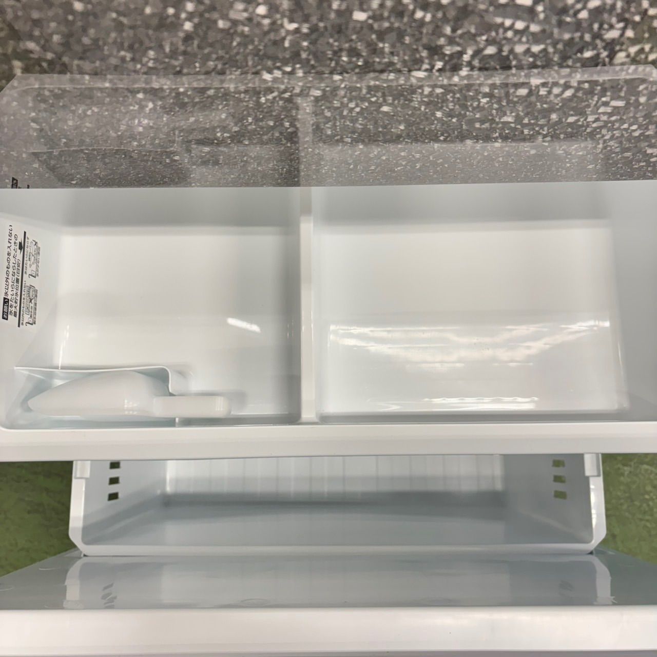 540 東芝 2024年製 大型冷蔵庫 ガラス割れあり 完動品 300L強 自動製氷