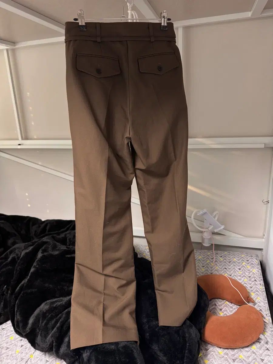 リーボンスラックス