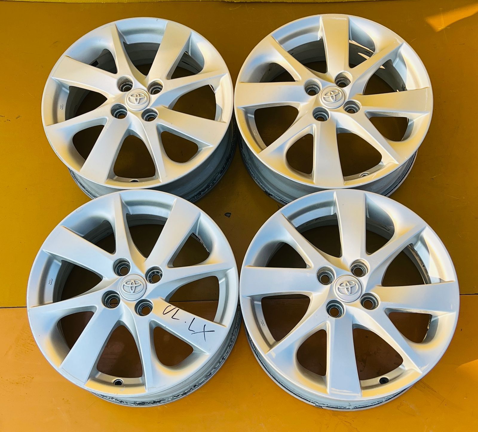 ZT 3052 4本 4穴 TOYOTA アルミホイール AJF 16 X 6 J