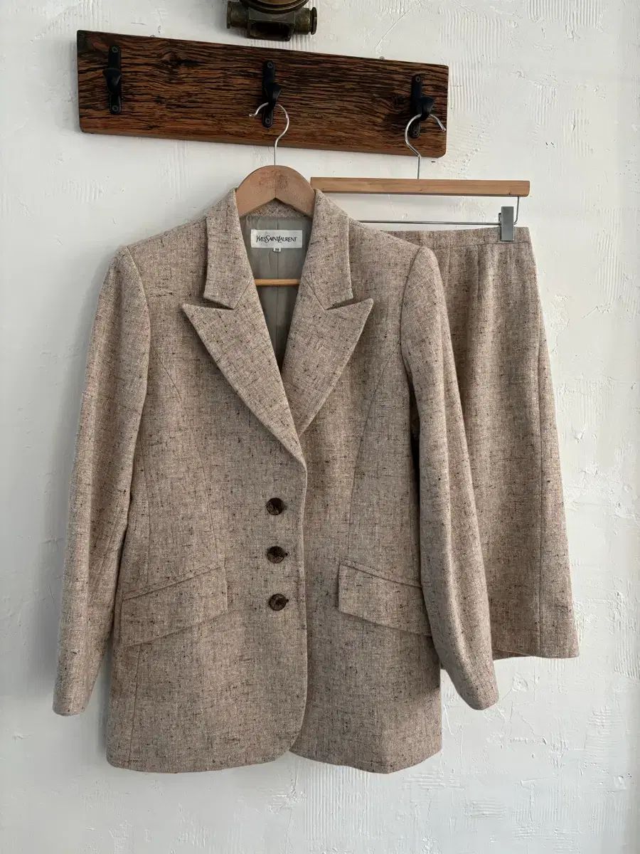 イヴ・サンローラン アイボリー ツイード セットアップ - メルカリ