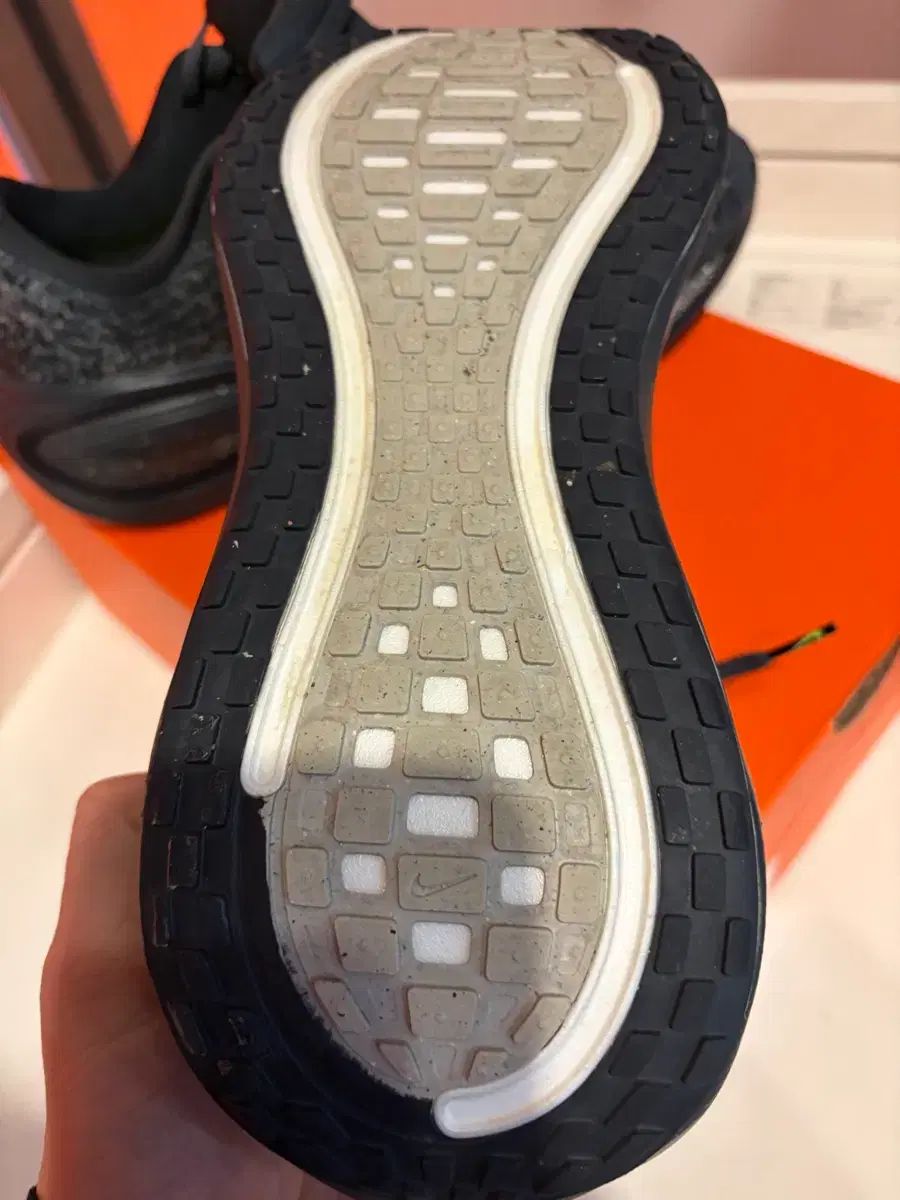 ナイキ ボメロ PLUS 275 mm