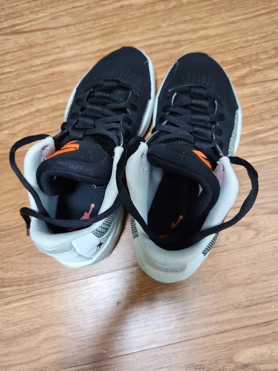 ジョーダン バスケシューズ ブラック 白