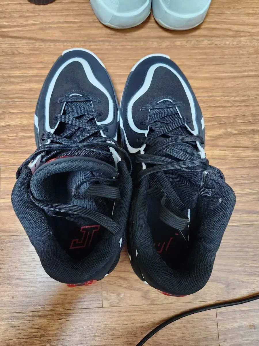 ジョーダン JT ブラック 白 バスケシューズ