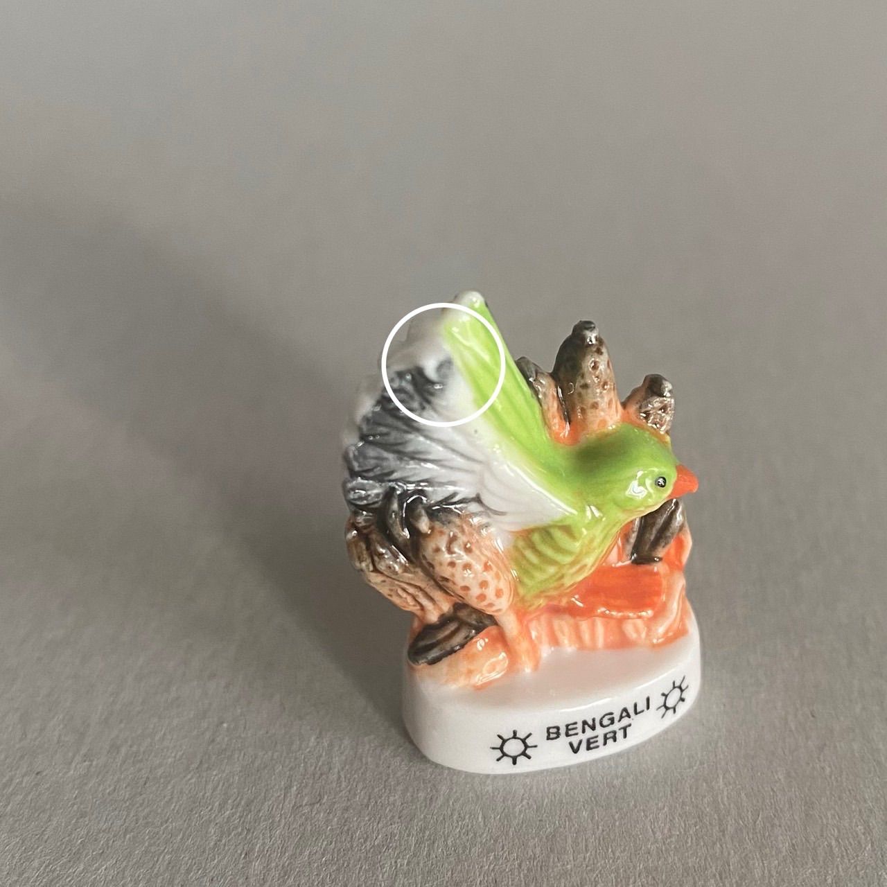 緑の文鳥のフェーブ ※欠けあり／鳥／フランス雑貨／陶器ミニチュア