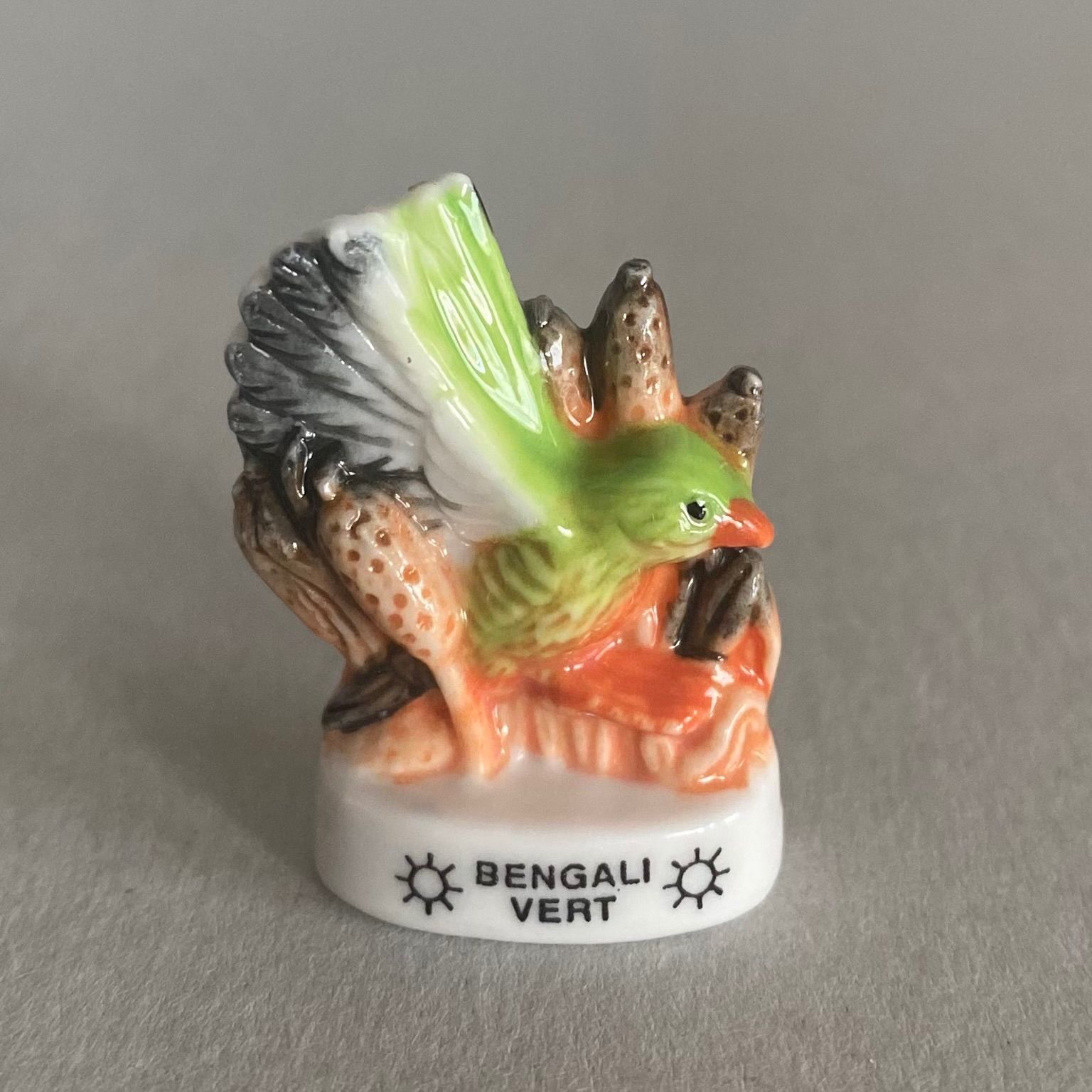 緑の文鳥のフェーブ ※欠けあり／鳥／フランス雑貨／陶器ミニチュア