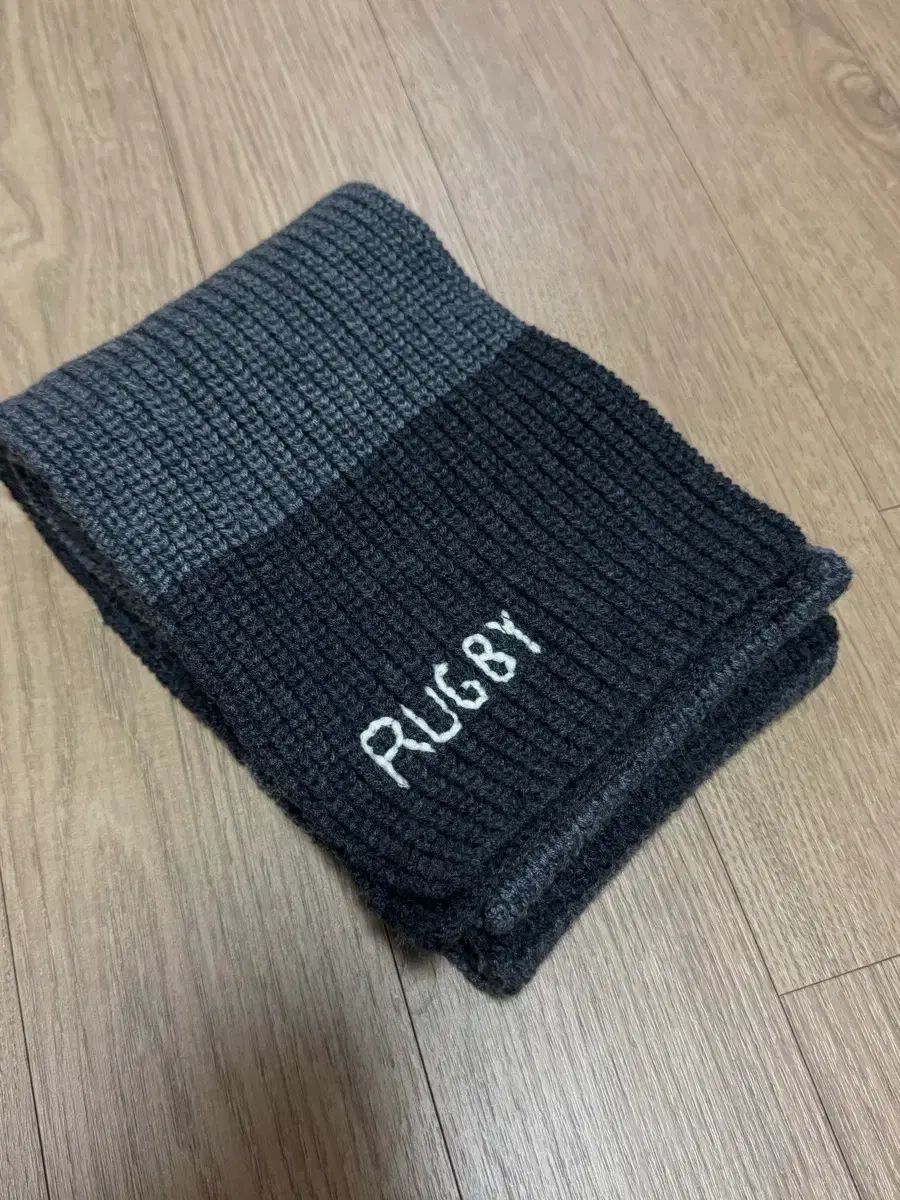 ポーカーフェイス ラグビー スティッチ マフラー チャコール グレー マフラー 小物 レディース