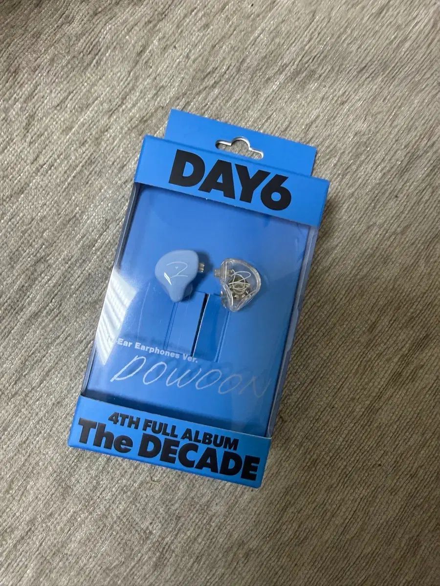 DAY 6 デイシックス INイヤー반 ドウン