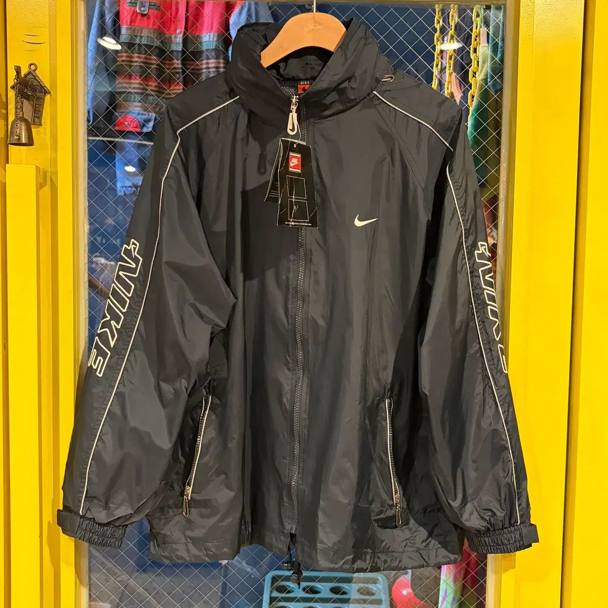 NIKE ナイキ スウッシュ オールドスクール ウィンドブレーカー