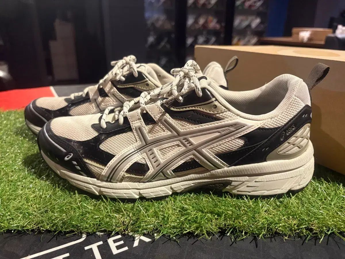 中古/275 asics アシックス ゲル ヌノ VIKI (状態S級) - メルカリ