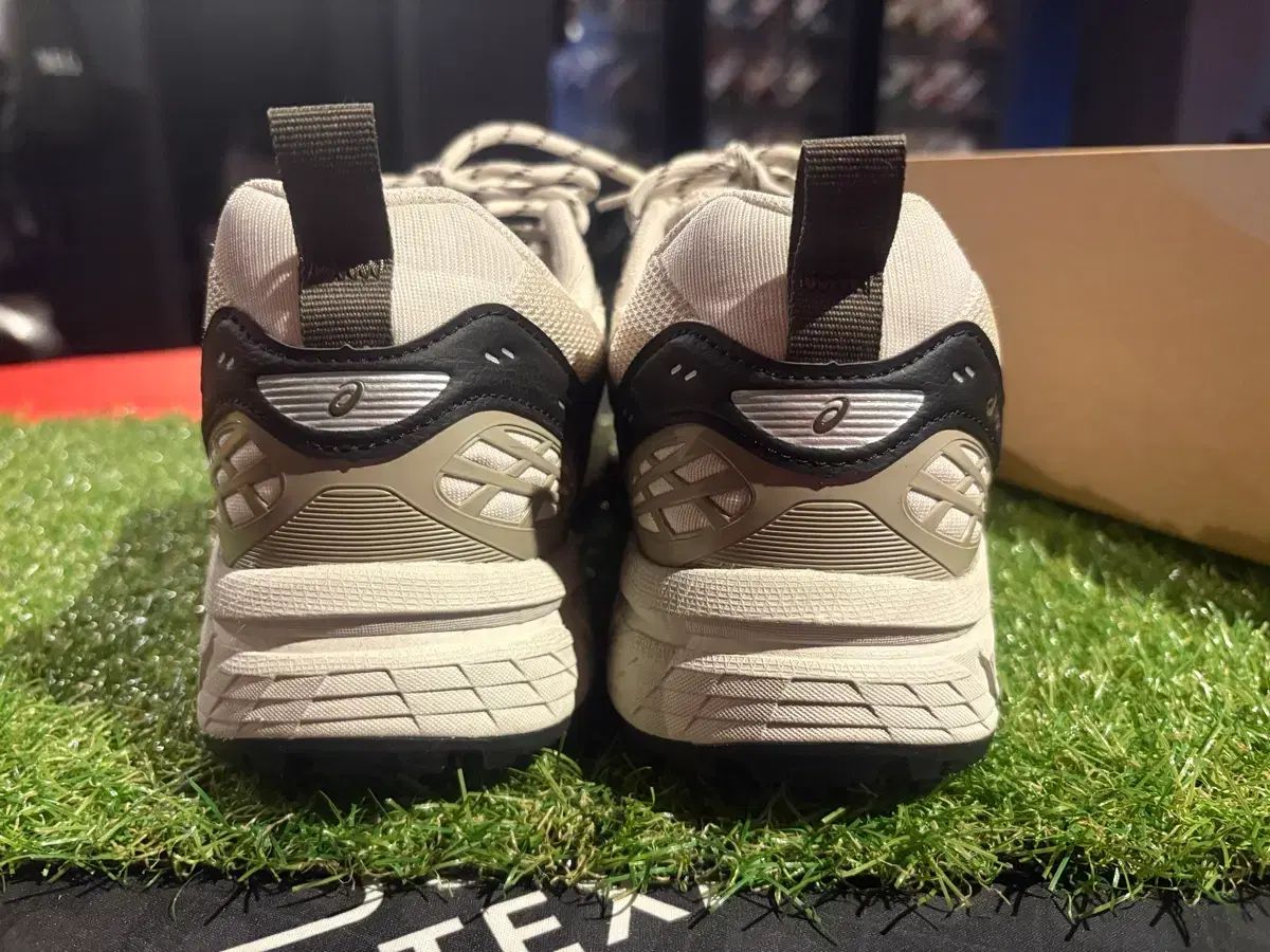 中古/275 asics アシックス ゲル ヌノ VIKI (状態S級) - メルカリ