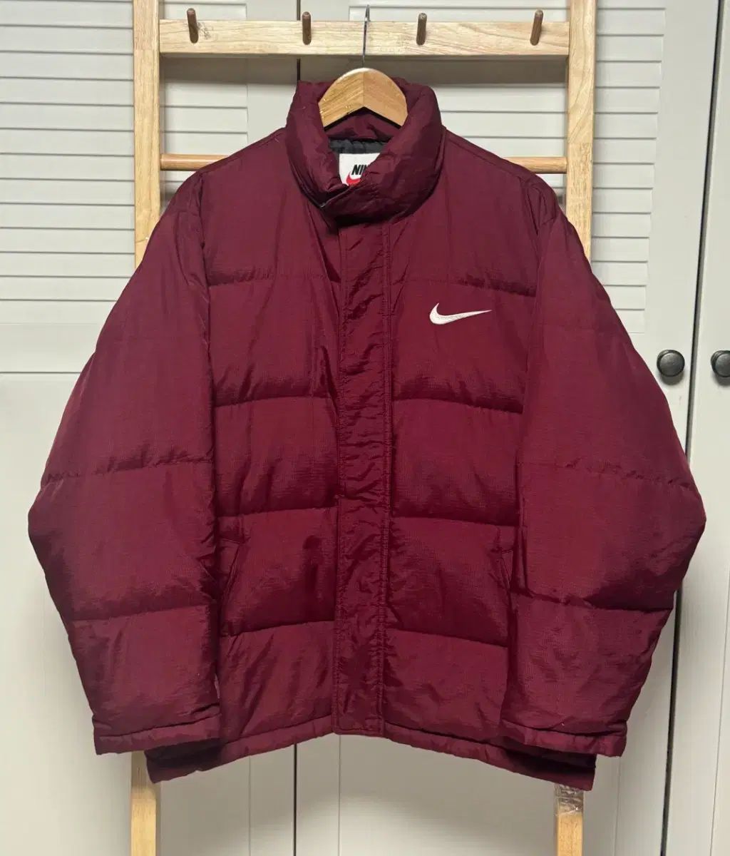 ナイキ バーガンディ リップスター パファー ダウン ジャケット