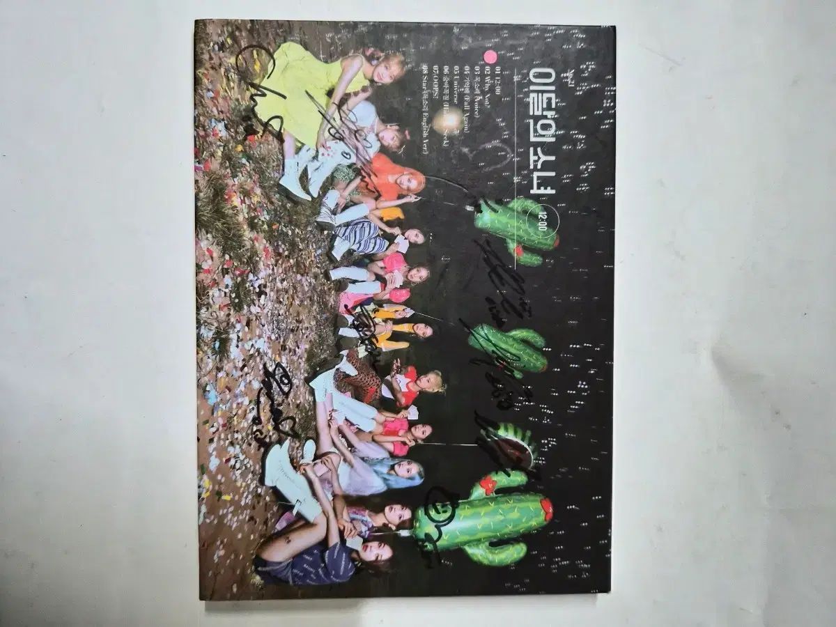 今月の少女(LOONA) 少女 全メンバー サイン cd きれいに - メルカリ