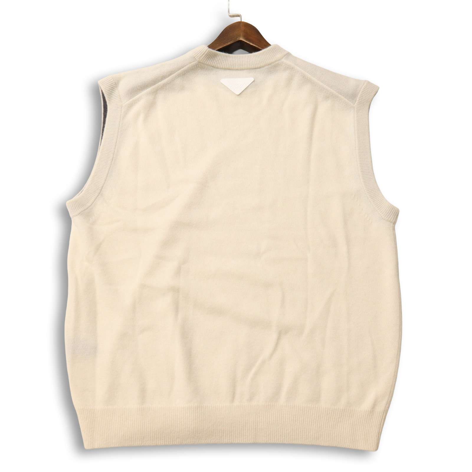 【定価19,800円】新作カシミヤ　ニットベスト　ユナイテッドアローズゴルフ 定価19,800円】新作カシミヤ ニットベスト ユナイテッドアローズゴルフ