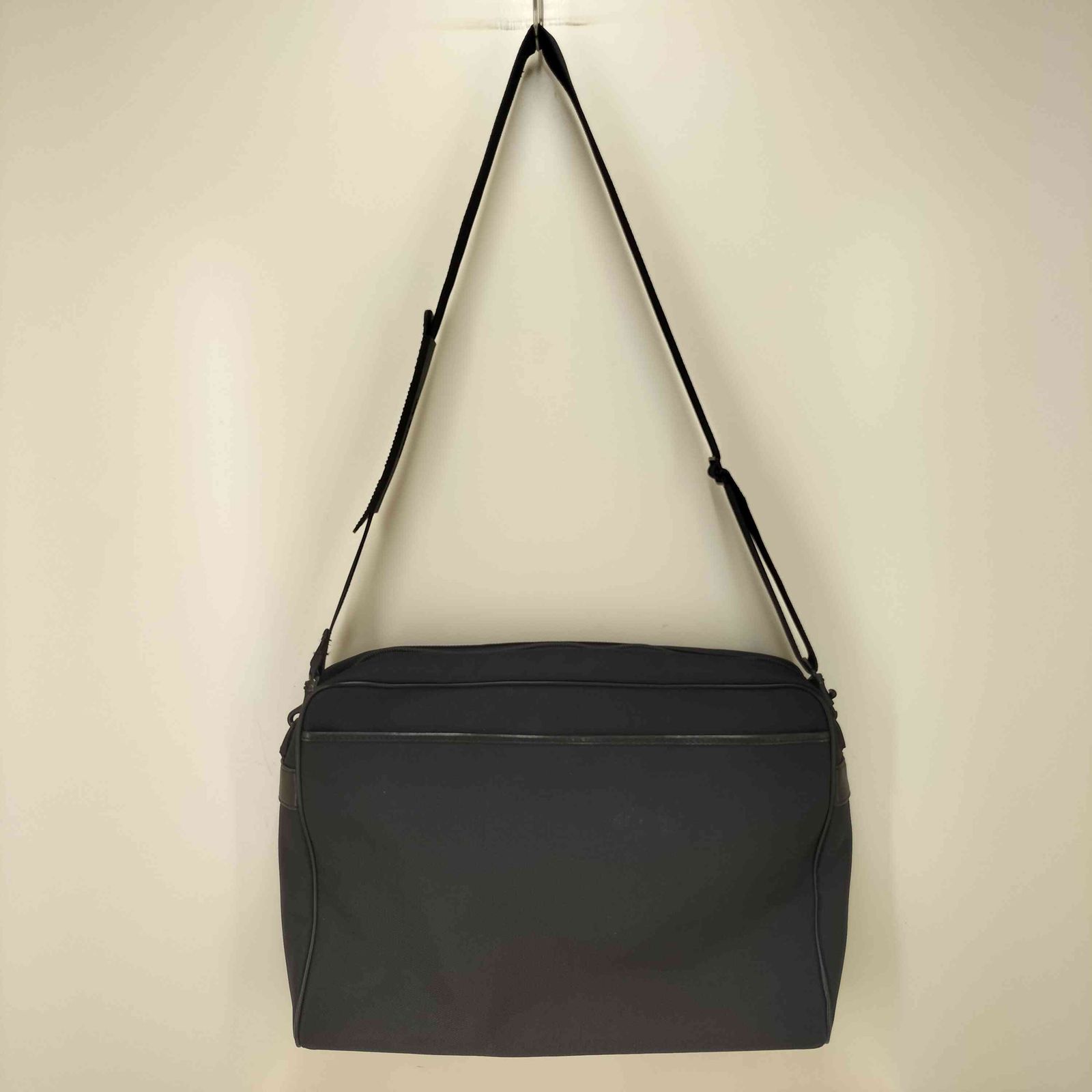 IM product（アイムプロダクト）イッセイミヤケ　レザー　ショルダーバッグ アイムプロダクトイッセイミヤケ im product ISSEY MIYAKE ビジネス