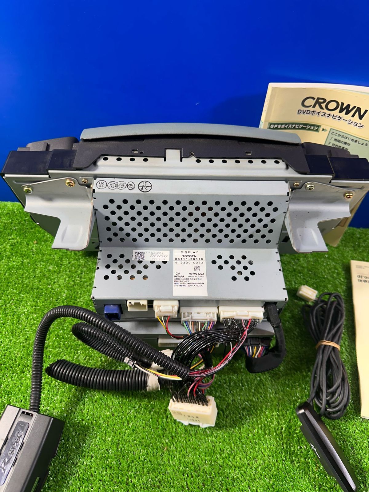 ZT-3073] ナビ 純正トヨタ 地図：2004 ディスプレイ 86111-30310＋書類