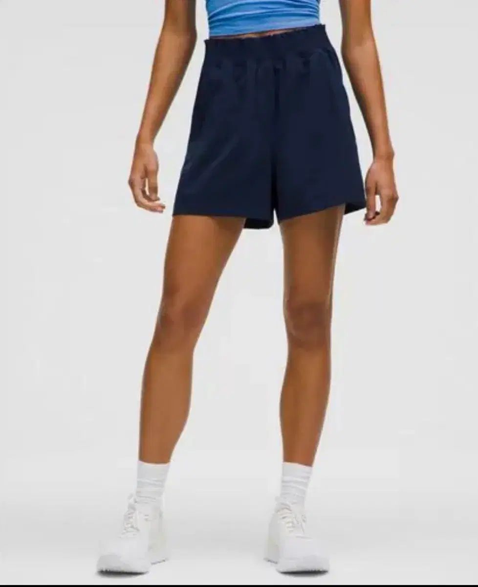 ルルレモン ストレッチ ウーブン ラッフル ウェスト ハイウエスト ショーツ