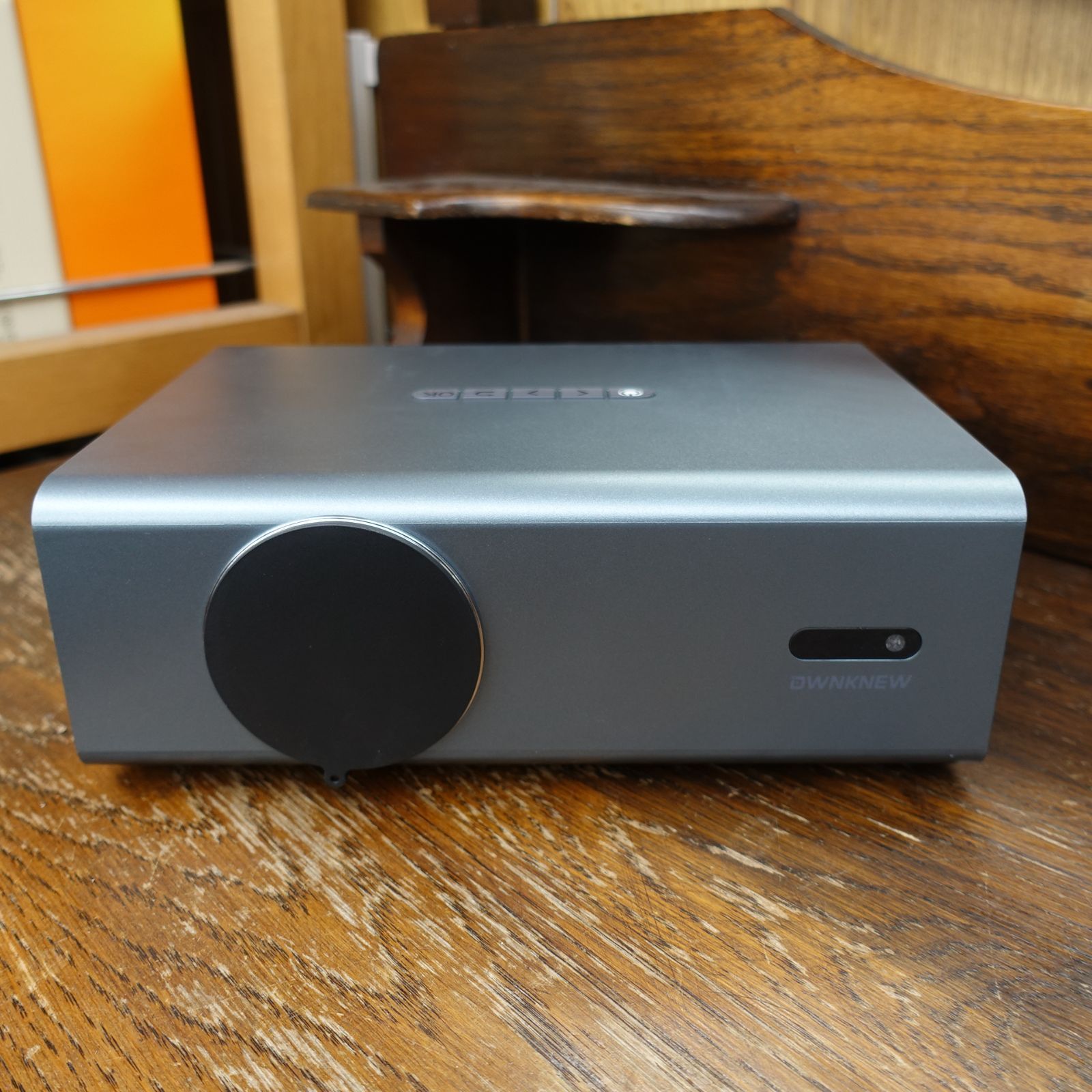 OWNKNEW プロジェクター 4k対応 小型 家庭用 ホームプロジェクター