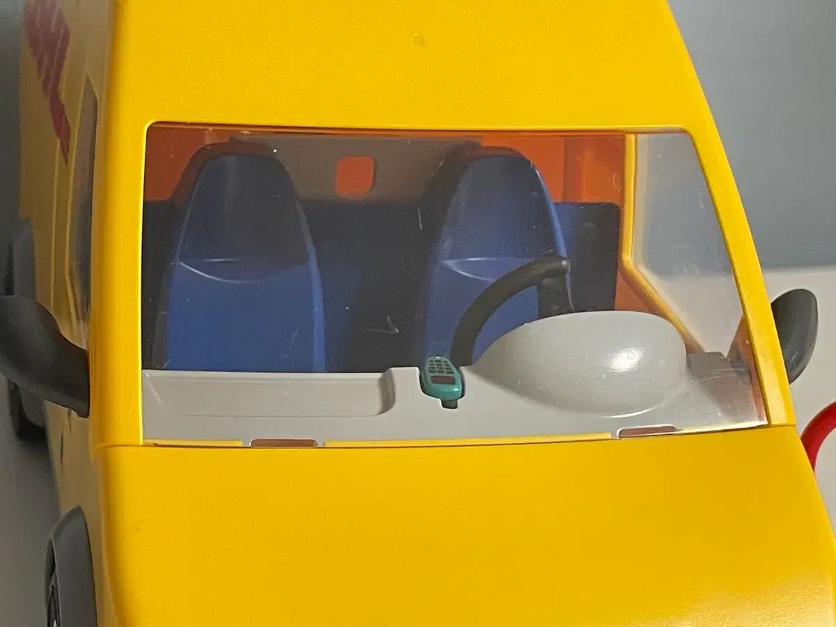 4401 DHLトラック