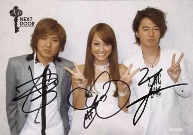 中古】生写真(女性) ☆GIRL NEXT DOOR/集合(3人)/直筆サイン入り/横型