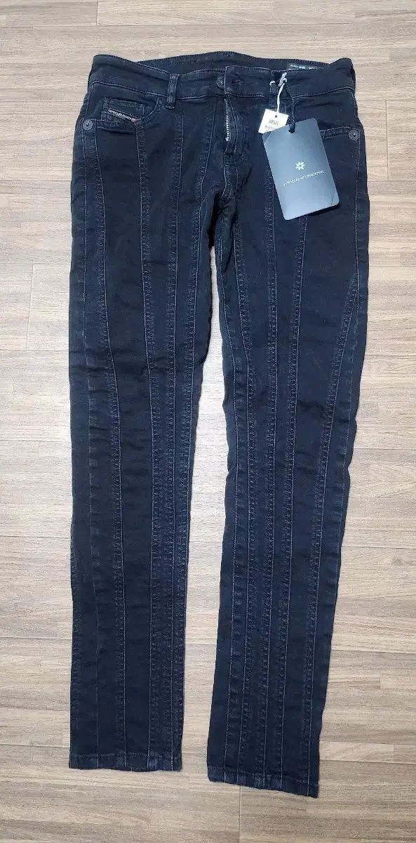 DIESEL ウォッシュ デニム ズボン