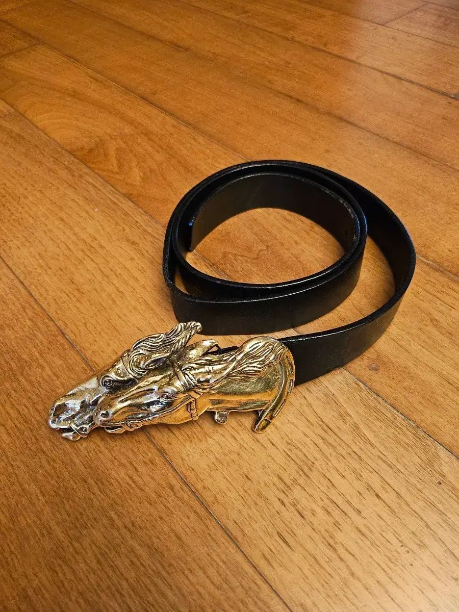 GUCCI G Toned Double Horse Buckle Bel